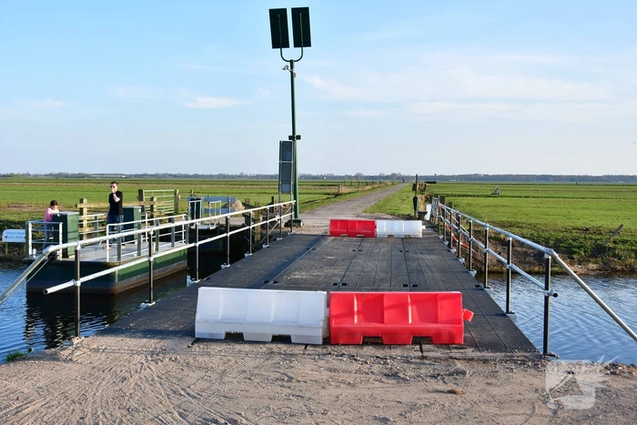 Speciale brug voor landbouwverkeer aangelegd in polder