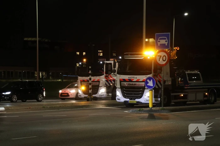 Politiewagen botst op auto