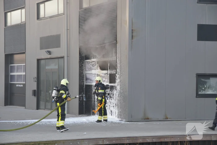 Uitslaande brand in bedrijfspand