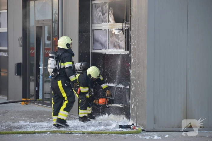 Uitslaande brand in bedrijfspand