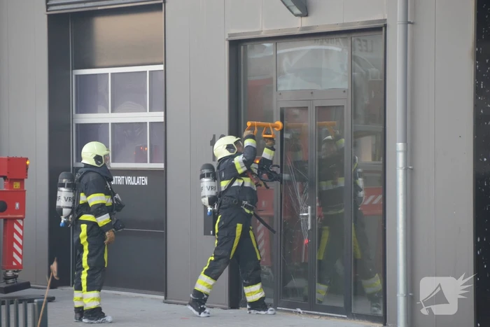 Uitslaande brand in bedrijfspand