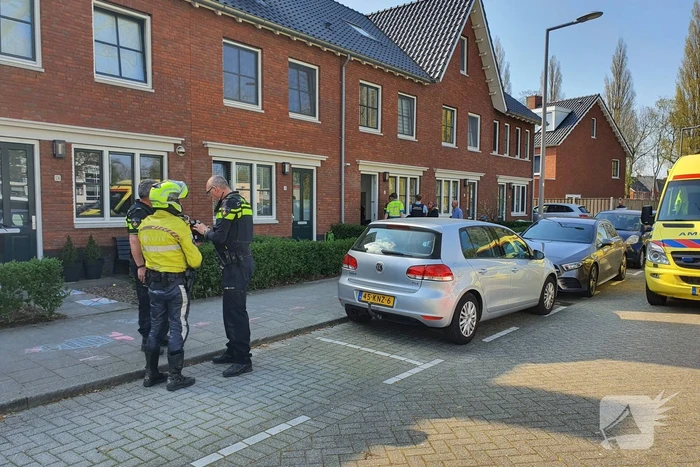 Klein kind krijgt heet water over zich heen, raakt ernstig gewond
