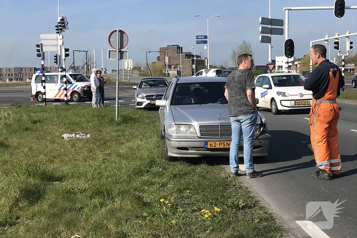 Schade na ongeval tussen twee auto's