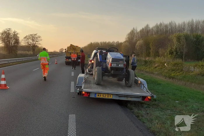 Wiel aanhangwagen vliegt in brand