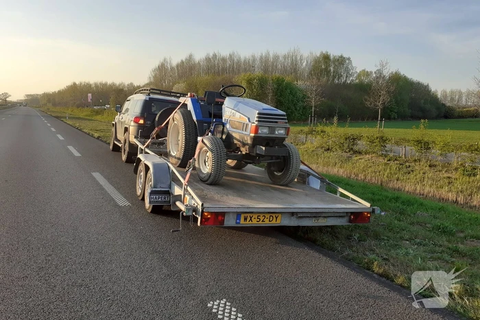 Wiel aanhangwagen vliegt in brand
