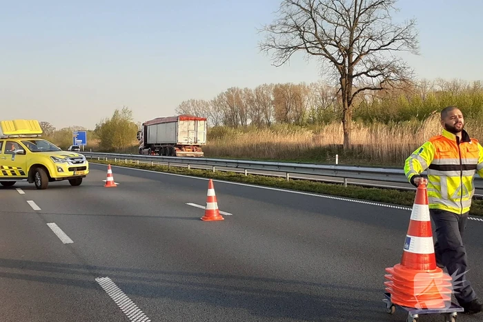 Wiel aanhangwagen vliegt in brand