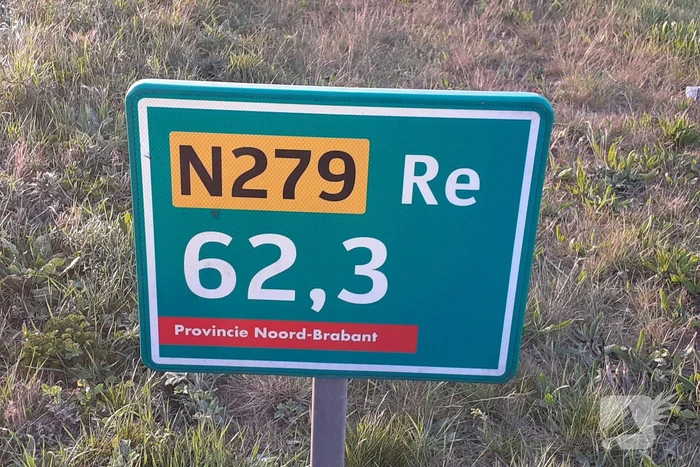Wiel aanhangwagen vliegt in brand