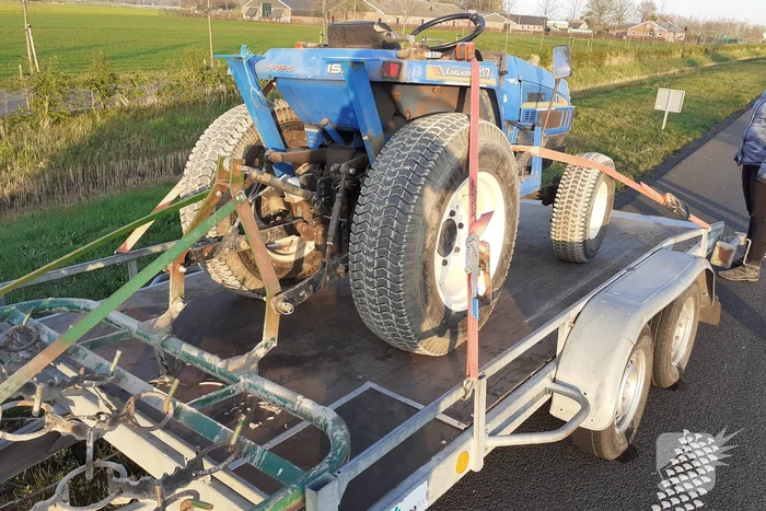 Wiel aanhangwagen vliegt in brand