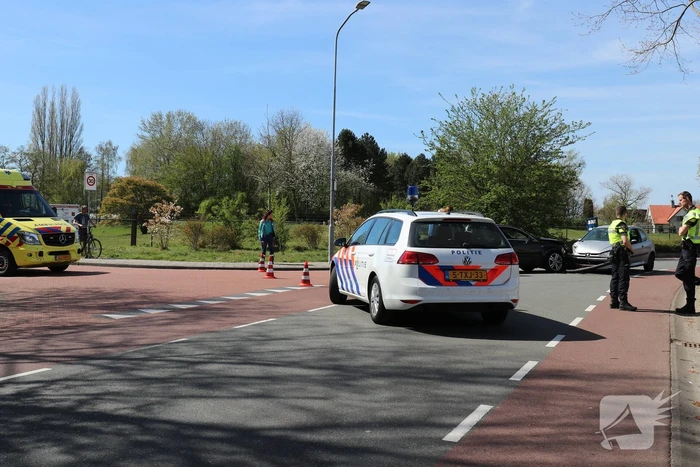 Auto's frontaal op elkaar gebotst