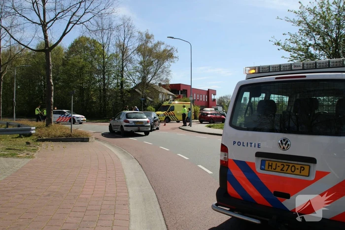 Auto's frontaal op elkaar gebotst