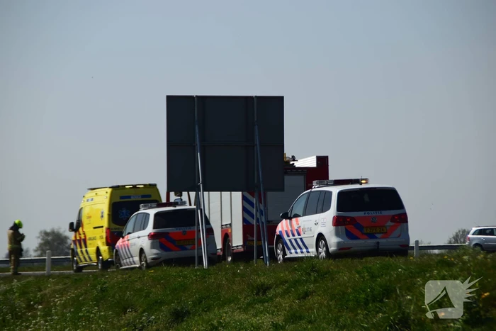 Auto te water geraakt, bestuurder overleden