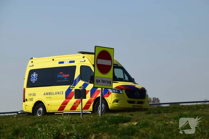 Auto te water geraakt, bestuurder overleden