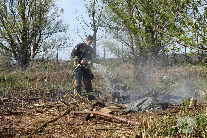 Stuk grasveld vat vlam