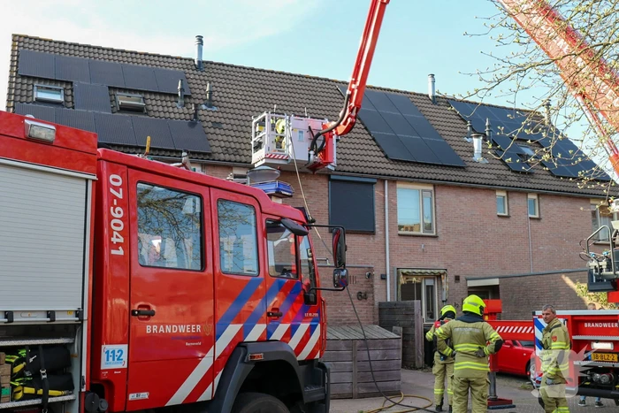 Wespennest wegbranden zorgde voor dakbrand