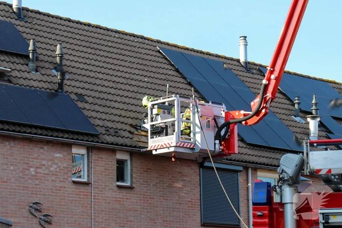 Wespennest wegbranden zorgde voor dakbrand