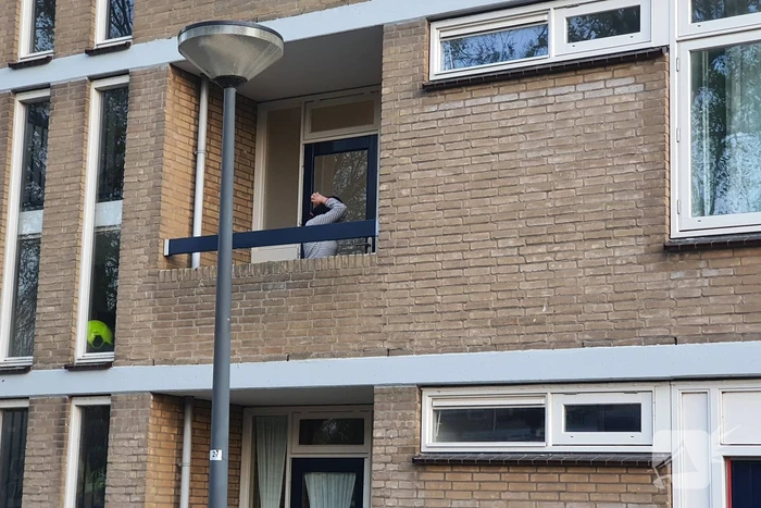 Kind binnen, ouder buiten