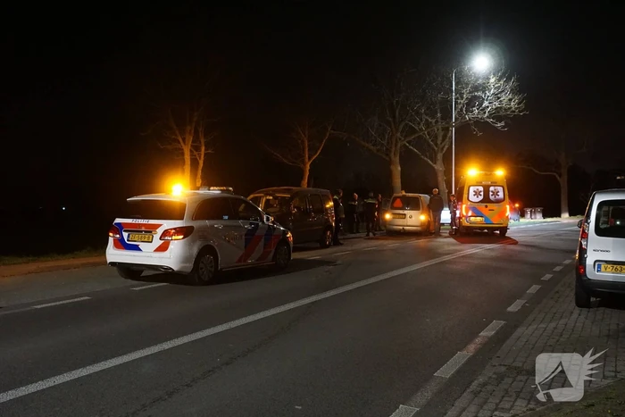 Automobilist aangehouden na botsing tegen lantarenpaal