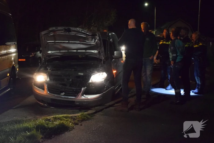 Automobilist aangehouden na botsing tegen lantarenpaal