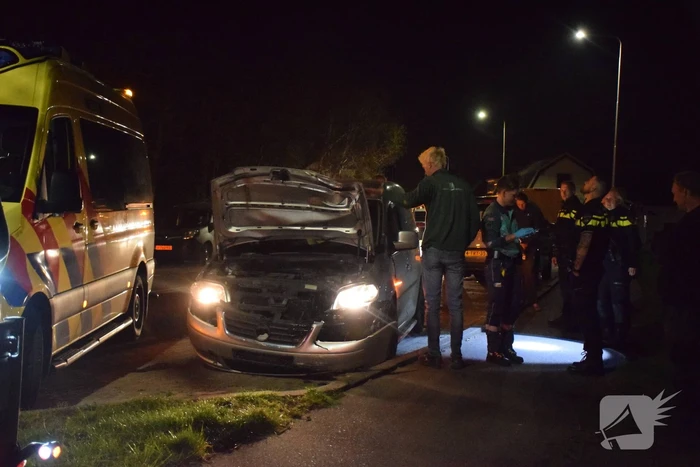 Automobilist aangehouden na botsing tegen lantarenpaal
