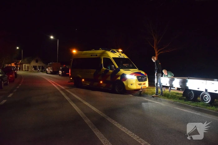 Automobilist aangehouden na botsing tegen lantarenpaal