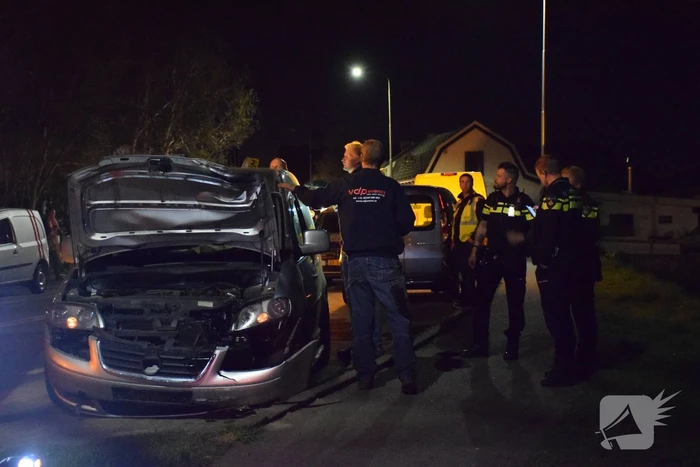 Automobilist aangehouden na botsing tegen lantarenpaal