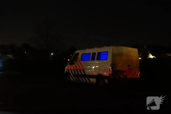 Automobilist aangehouden na botsing tegen lantarenpaal