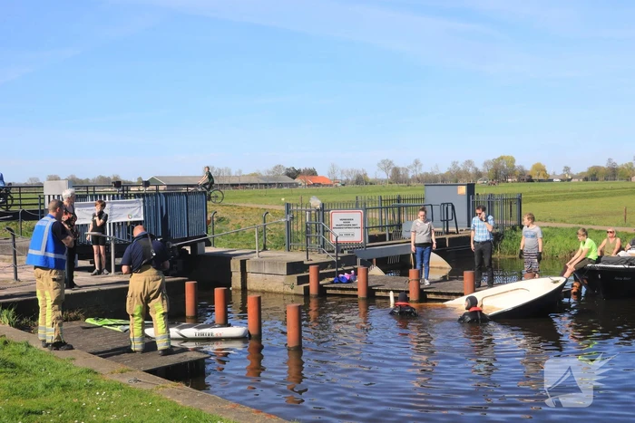 Elektrische boot gezonken voor sluis