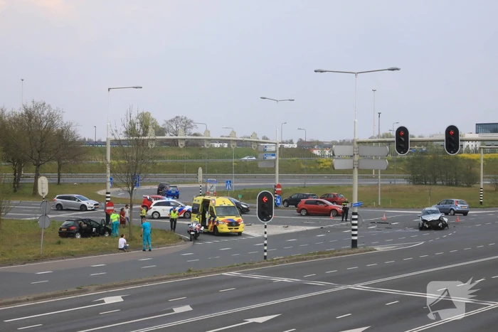 Auto's botsen op kruising