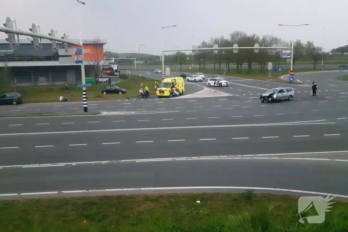 Auto's botsen op kruising