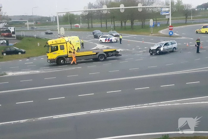 Auto's botsen op kruising