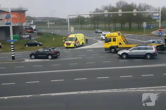 Auto's botsen op kruising