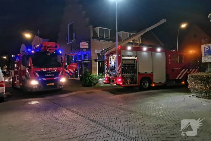 Persoon door het dak van loods gezakt