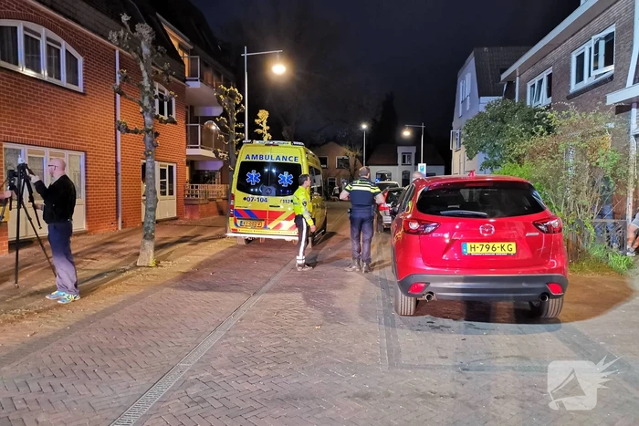 Persoon door het dak van loods gezakt