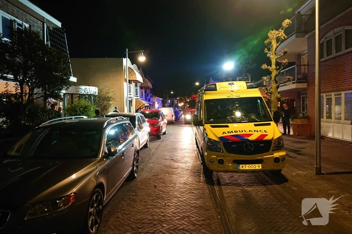 Persoon door het dak van loods gezakt