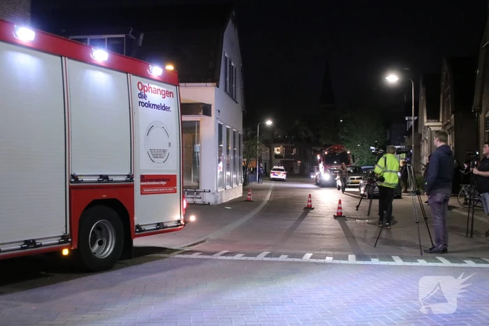 Persoon door het dak van loods gezakt