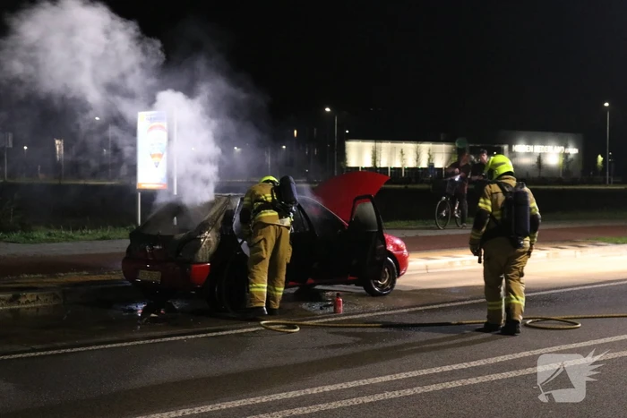 Auto volledig uitgebrand