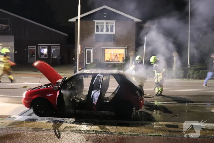 Auto volledig uitgebrand