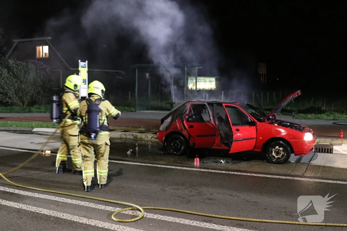 Auto volledig uitgebrand