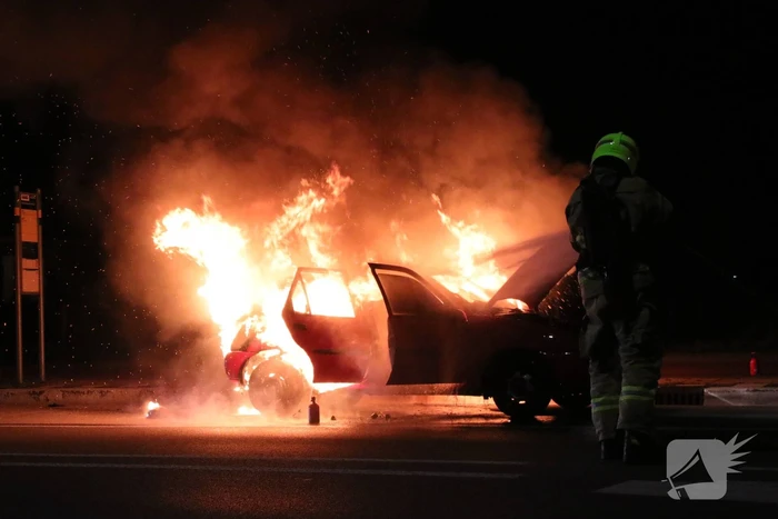 Auto volledig uitgebrand