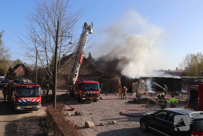 Uitslaande brand in schuur