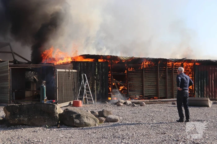Uitslaande brand in schuur
