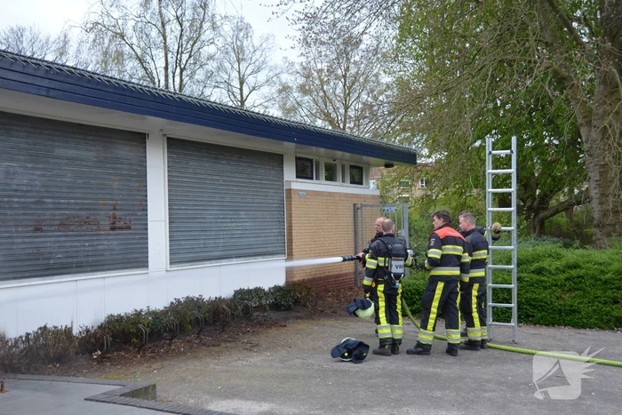Planten bij kantoor vatten vlam