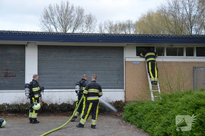 Planten bij kantoor vatten vlam