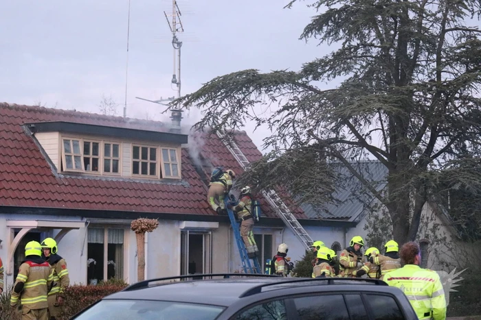 Flinke rookontwikkeling bij dakbrand