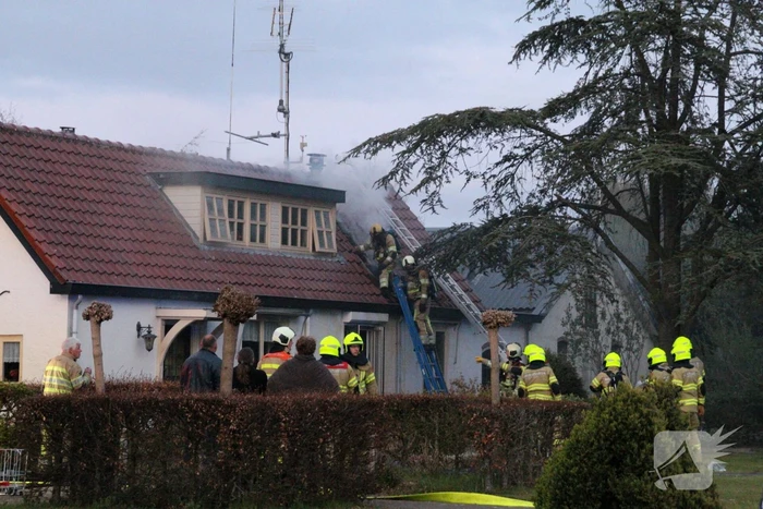 Flinke rookontwikkeling bij dakbrand