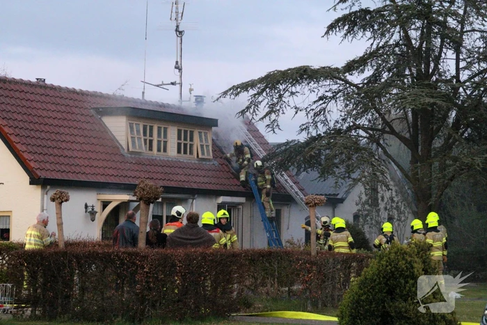 Flinke rookontwikkeling bij dakbrand