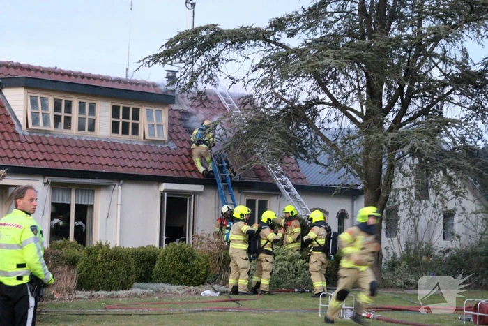 Flinke rookontwikkeling bij dakbrand