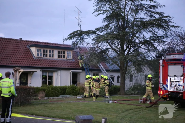 Flinke rookontwikkeling bij dakbrand