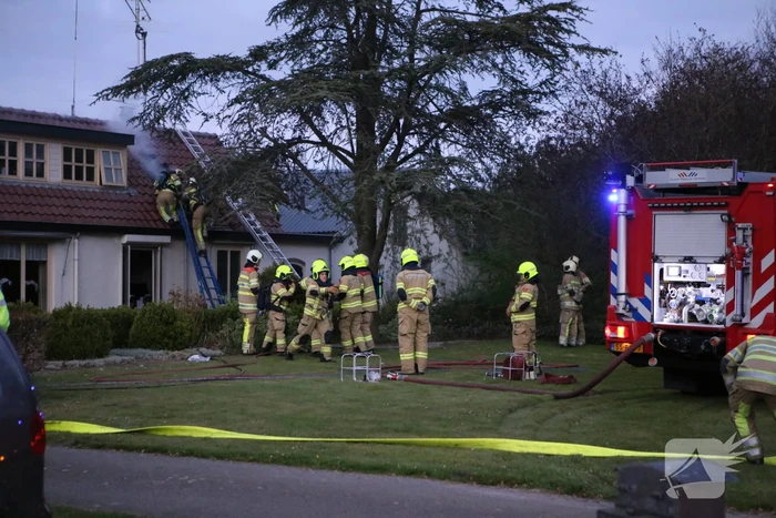 Flinke rookontwikkeling bij dakbrand
