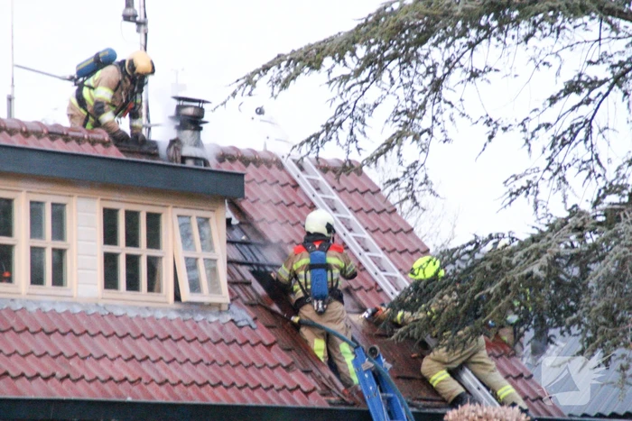 Flinke rookontwikkeling bij dakbrand